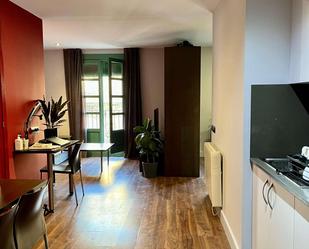 Bedroom of Study to share in  Barcelona Capital  with Air Conditioner and Terrace