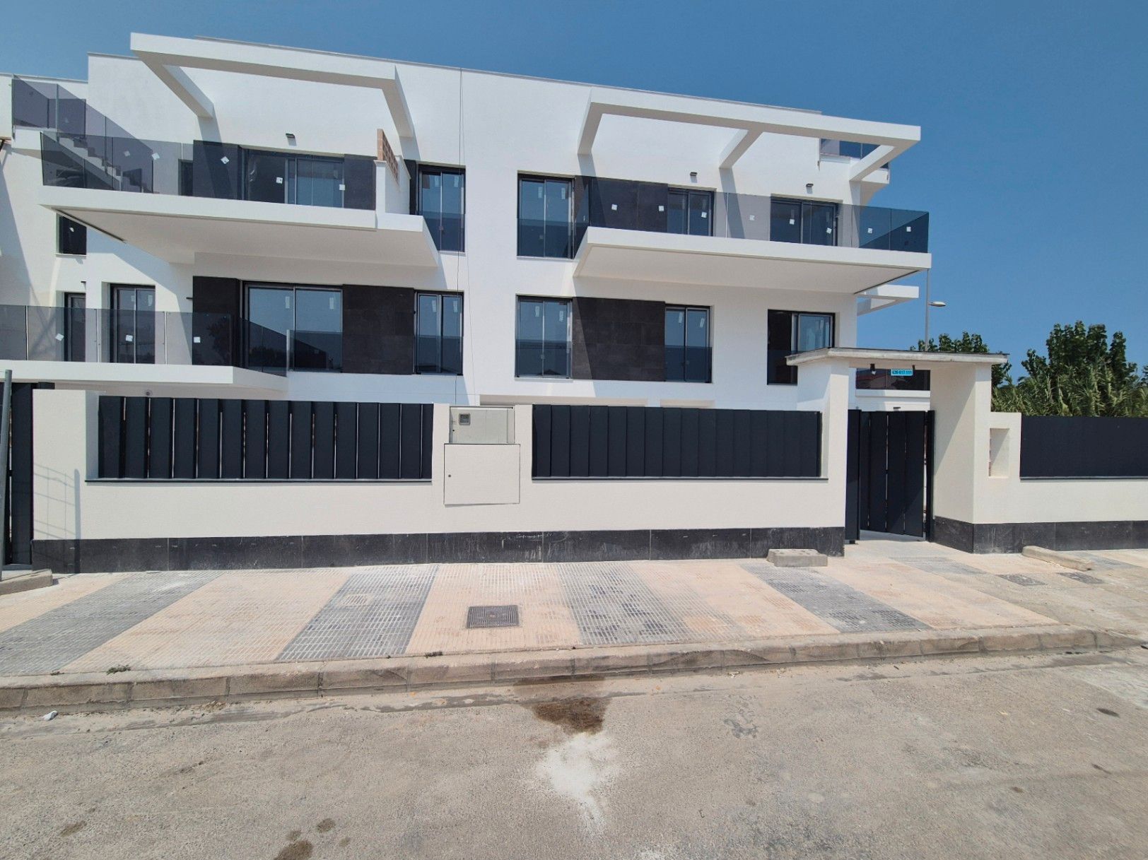 Vista exterior de Apartament en venda en Oliva amb Jardí privat, Terrassa i Traster