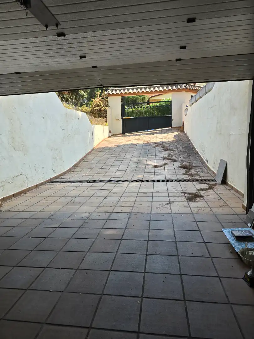 Aparcament de Casa o xalet en venda en Benicasim / Benicàssim amb Aire condicionat, Calefacció i Jardí privat