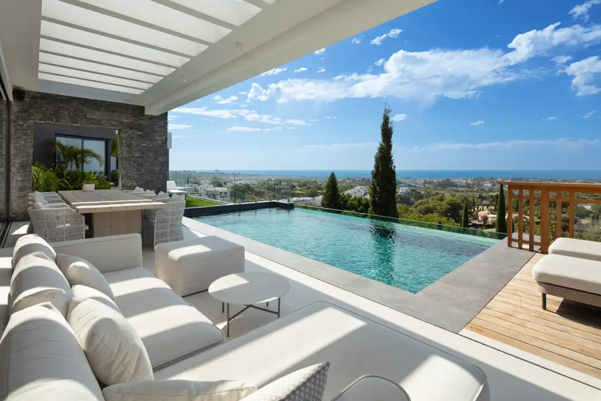 Casa con piscina en venta en Benahavís pueblo