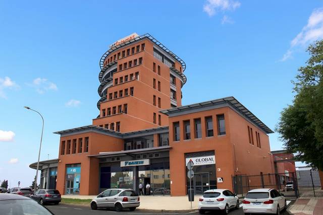 Oficina en Venta en Calle de Luis Fuentes Bejarano, 60 en Urbadiez - Entrepuentes