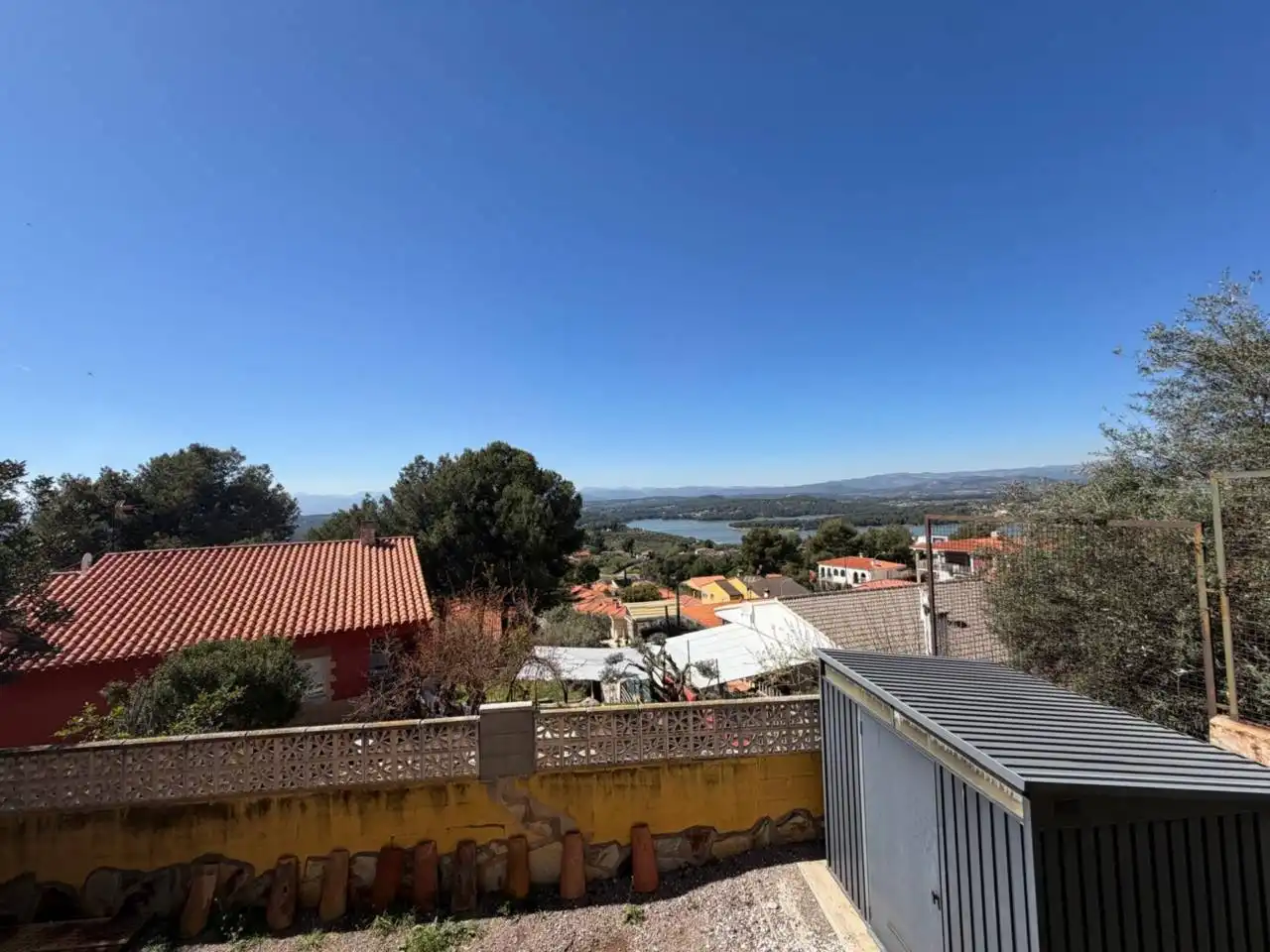 Vista exterior de Casa adosada en venda en Borriol amb Aire condicionat, Calefacció i Jardí privat