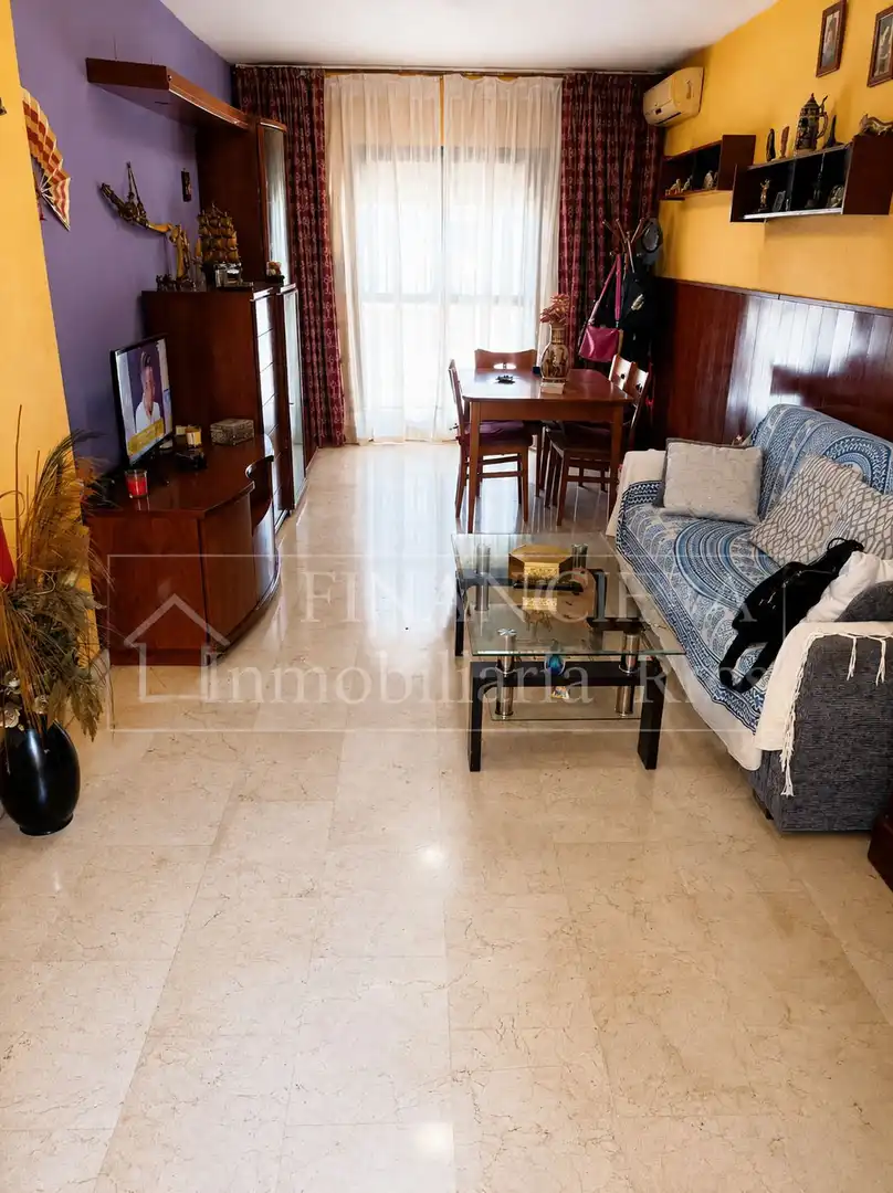 Sala de estar de Casa o chalet en venta en Alcalá de Guadaira con Aire acondicionado, Terraza y Trastero