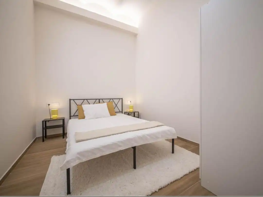 Bedroom of Flat for sale in Barcelona  with Air Conditioner, Private garden and Parquet flooring