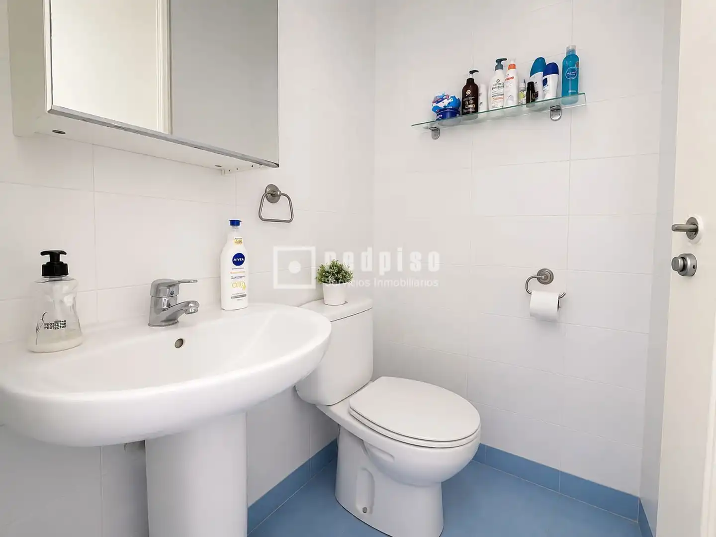 Bany de Casa o xalet en venda en Vélez-Málaga amb Jardí privat, Terrassa i Traster