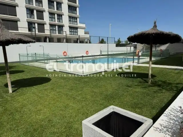 Swimming pool of Flat for rent in Madrid  with Air Conditioner, Terrace and Storage room