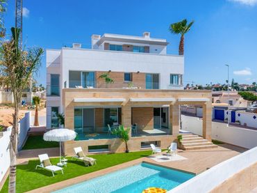 Villa avec balcon à vendre à Doña pepa