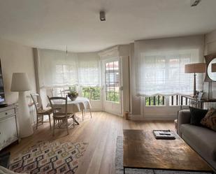Sala d'estar de Casa o xalet en venda en Laredo amb Calefacció, Jardí privat i Terrassa
