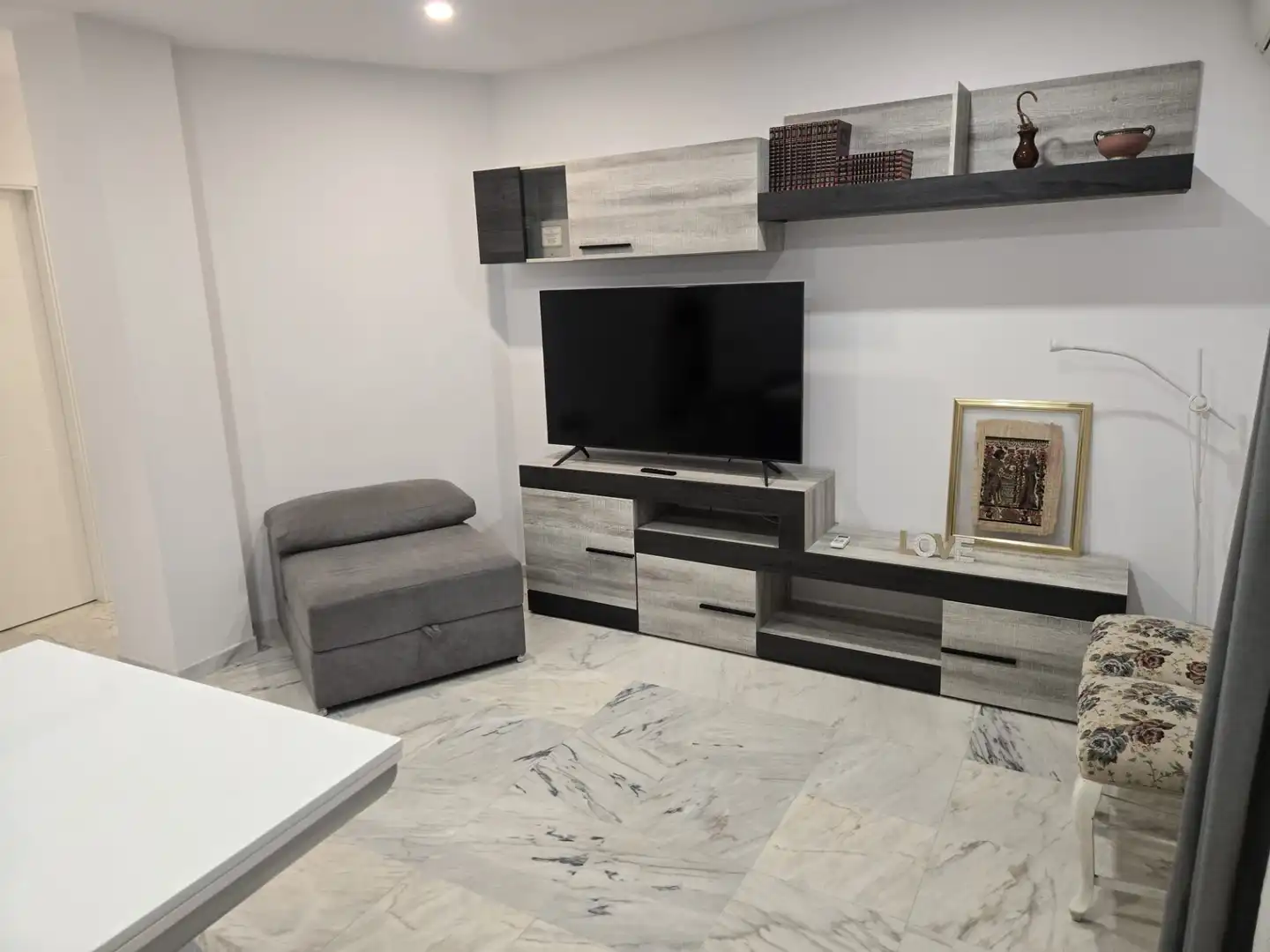 Sala d'estar de Pis de lloguer en Sevilla amb Aire condicionat i Moblat