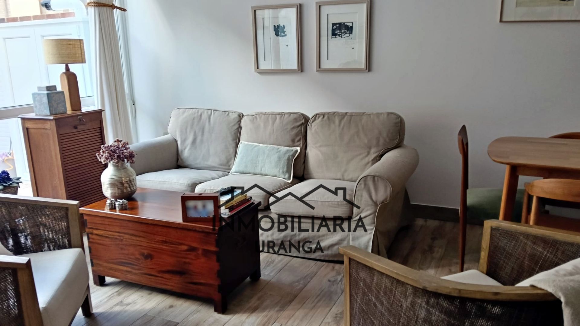 Sala d'estar de Casa o xalet en venda en Laredo amb Calefacció, Terrassa i Moblat