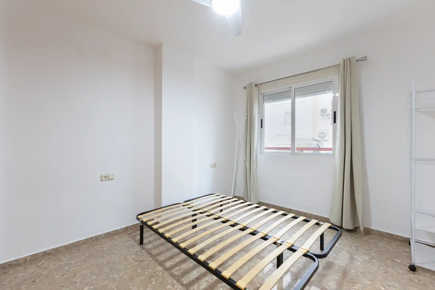 Schlafzimmer von Wohnung zur Miete in Valencia mit Klimaanlage, Heizung und Balkon