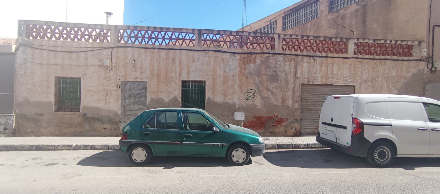 Aparcament de Casa adosada en venda en Crevillent amb Terrassa