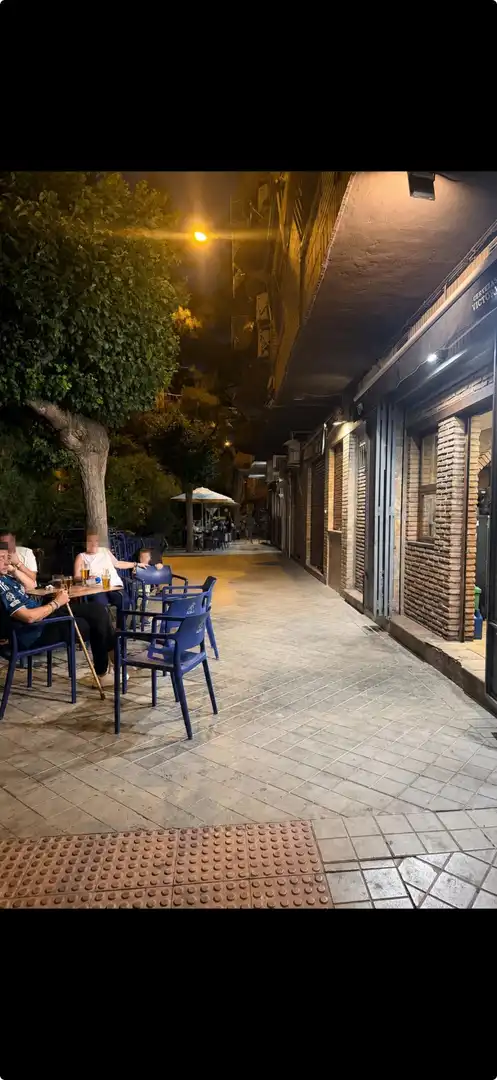 Vista exterior de Local de alquiler en Granada
