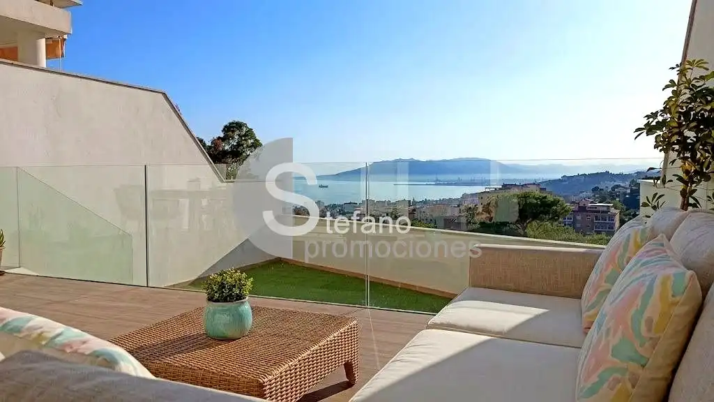 Terrassa de Casa adosada en venda en Málaga amb Aire condicionat, Jardí privat i Parquet