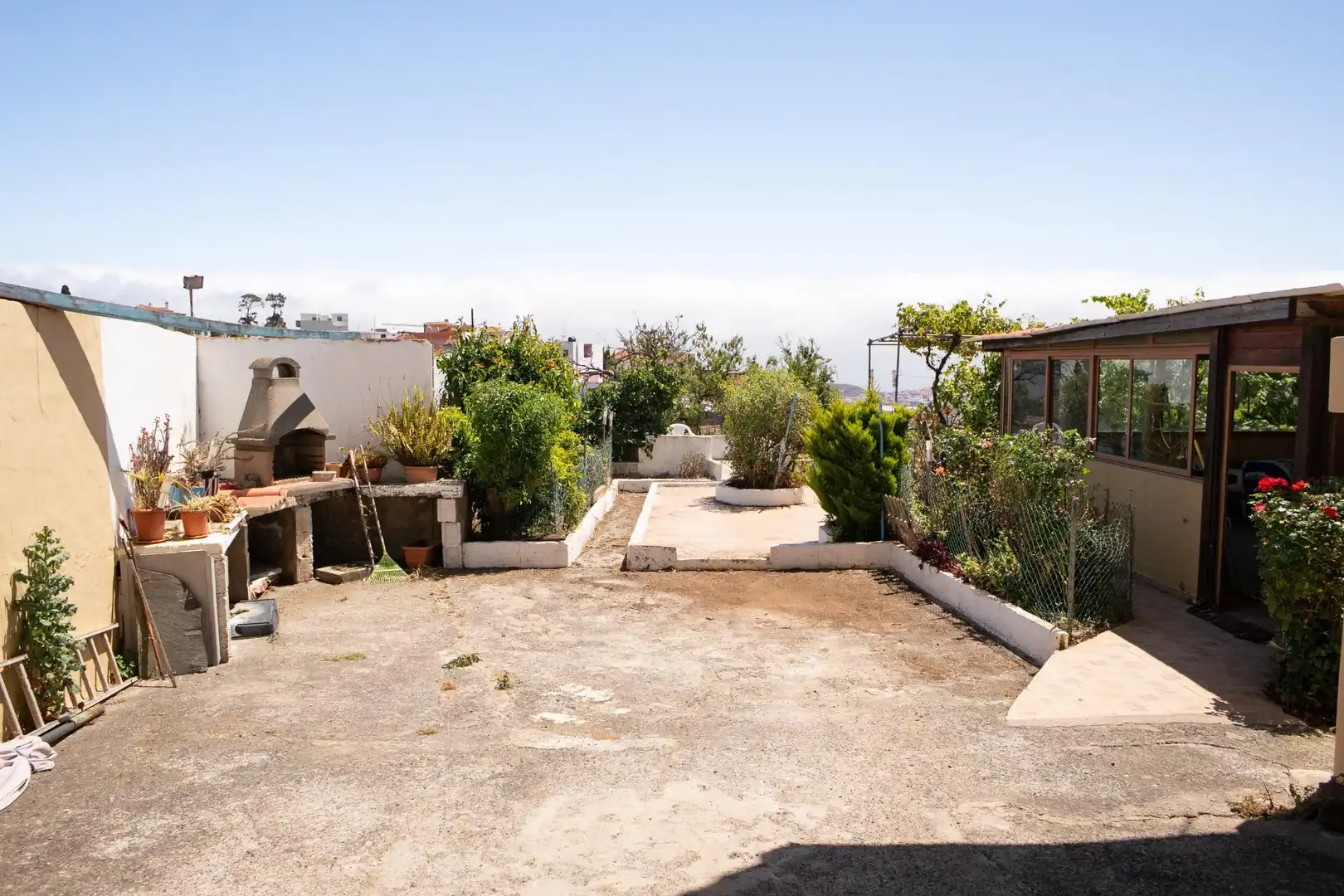 Terrasse von Einfamilien-Reihenhaus zum Verkauf in Valsequillo de Gran Canaria mit Klimaanlage, Heizung und Privatgarten