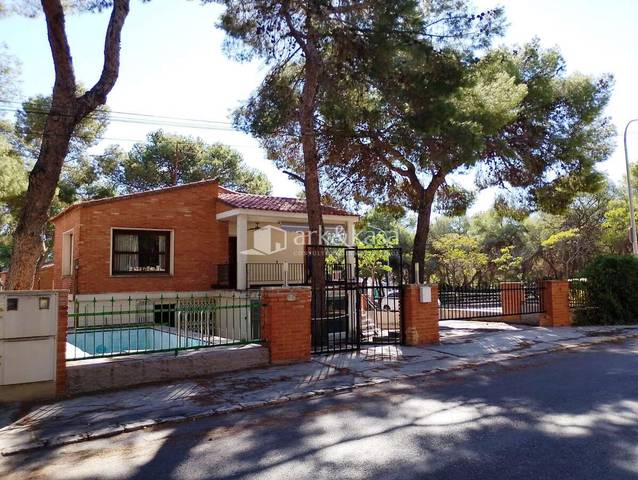 Local comercial en Alquiler en La Cañada