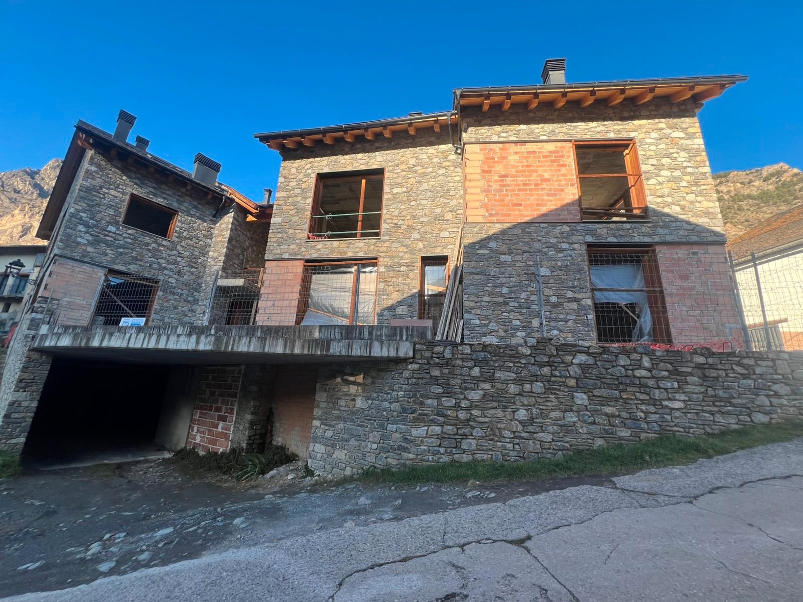 Vista exterior de Dúplex en venda en Espot amb Aire condicionat, Calefacció i Jardí privat