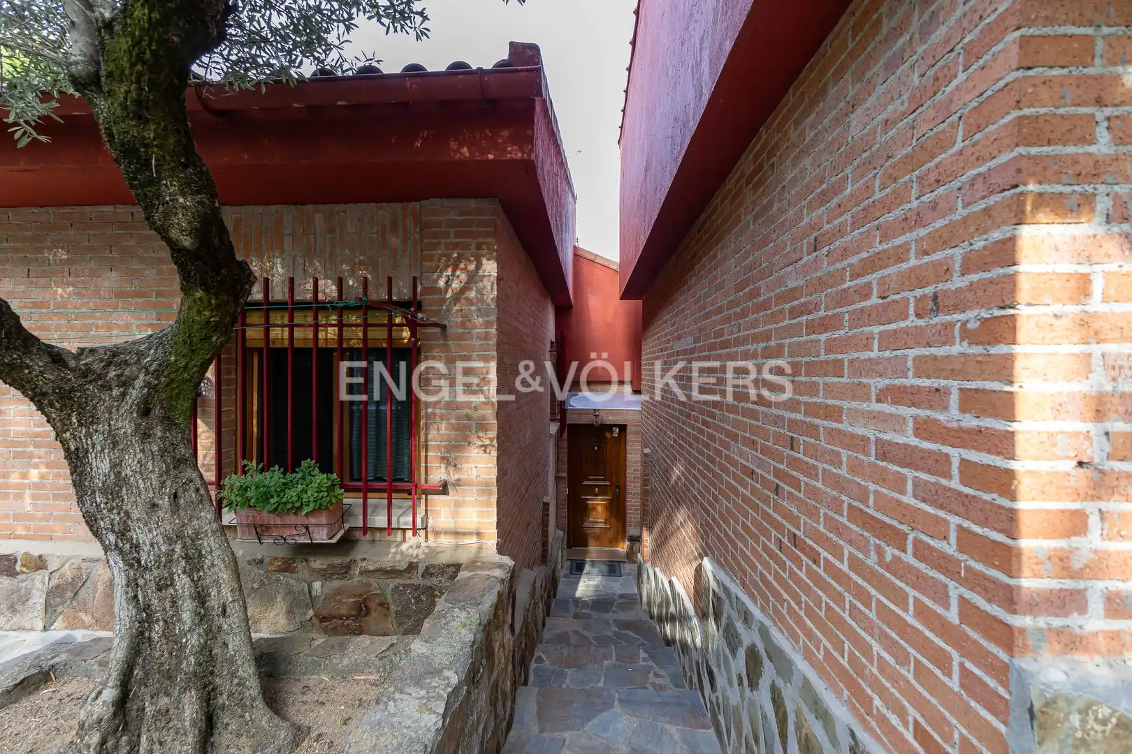 Vista exterior de Casa o chalet en venta en El Casar con Aire acondicionado, Calefacción y Jardín privado