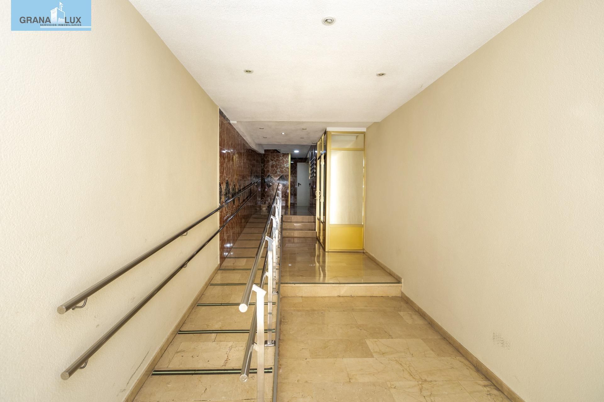 Pis en venda en  Granada Capital amb Terrassa i Balcó