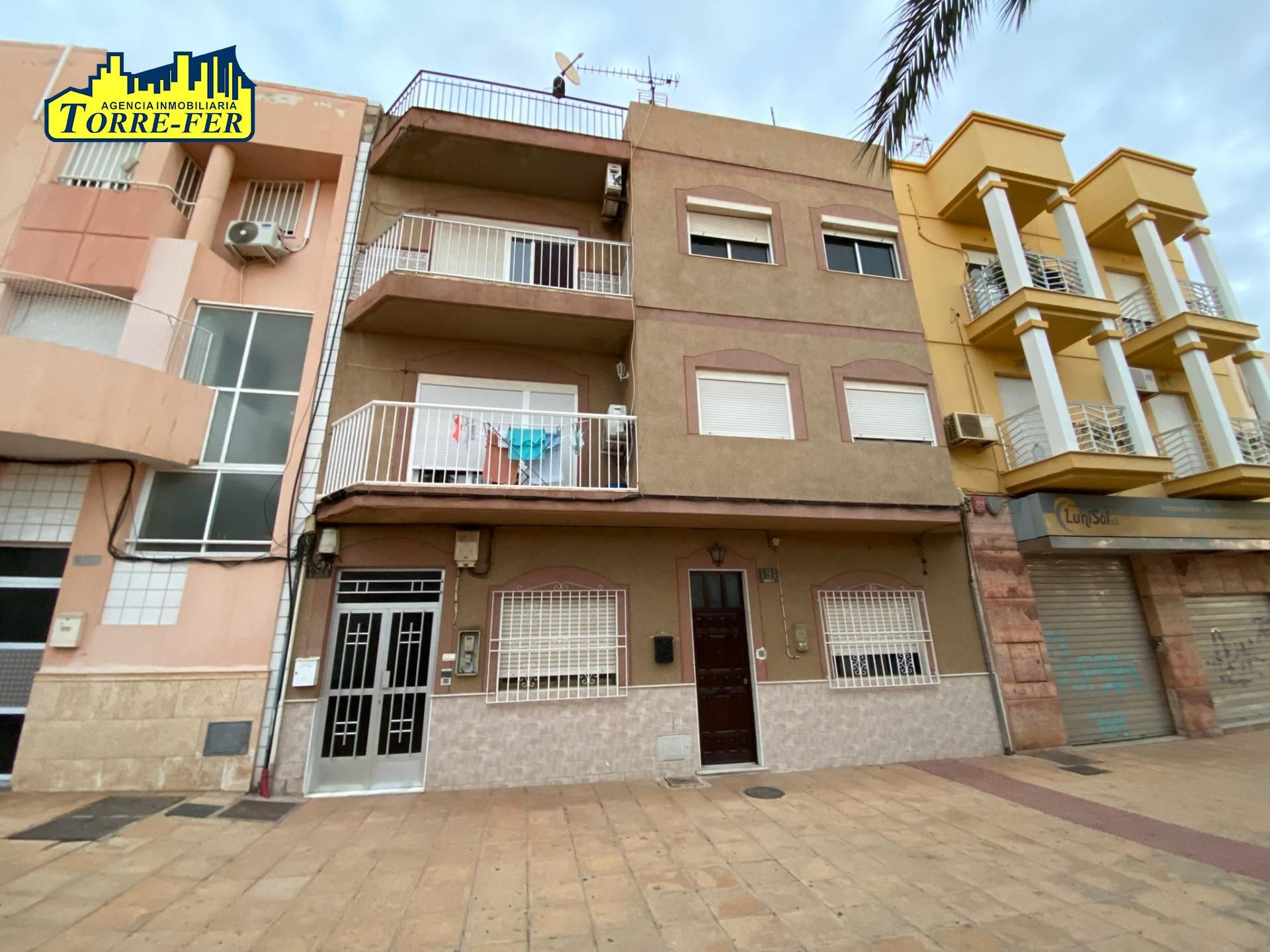 Vista exterior de Piso en venta en  Almería Capital con Terraza