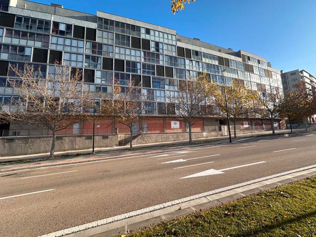 Local comercial en Venta en Calle de La diligencia en Valdespartera