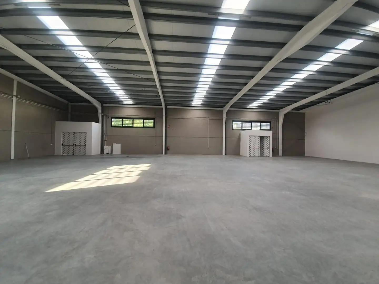 Fabrikhallen zur Miete in Los Palacios y Villafranca