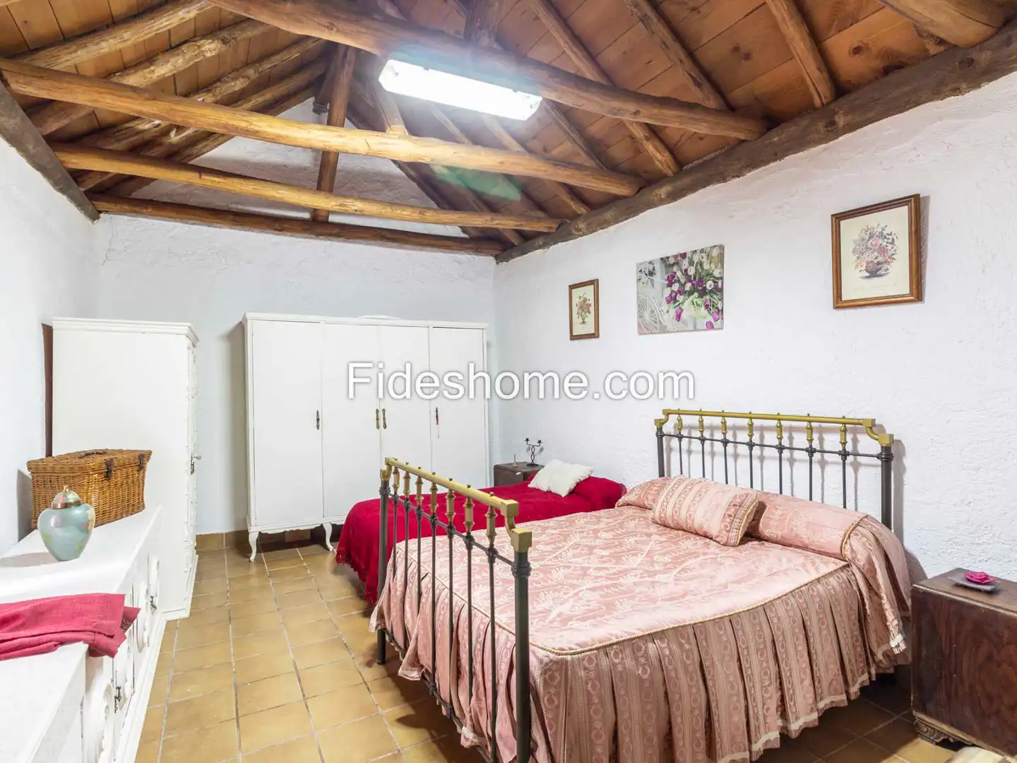 Dormitori de Finca rústica en venda en Villamena amb Jardí privat, Piscina i Moblat