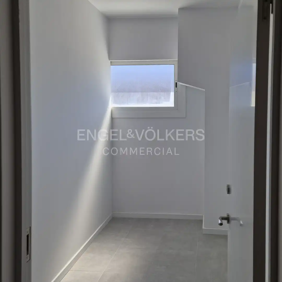 Nave industrial en venta en Sant Feliu de Llobregat