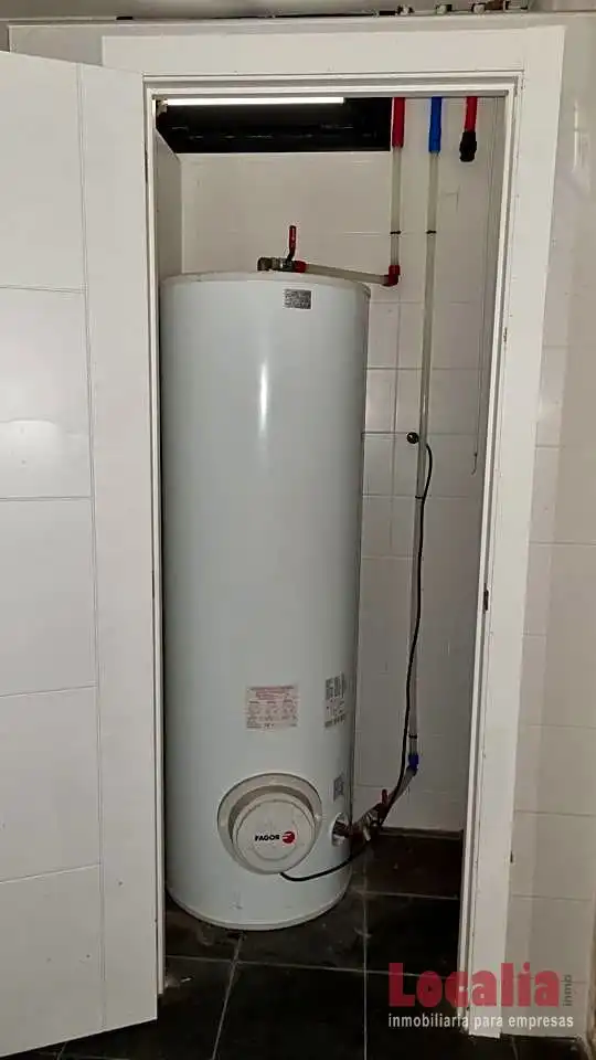Baño de Local en venta en Santa Cruz de Bezana