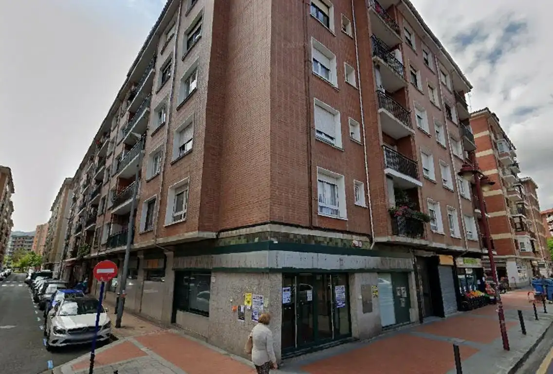 Business premises for sale in Calle de Arteagabeitia 19