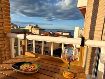 Flat with balcony to rent in Les Palmeres