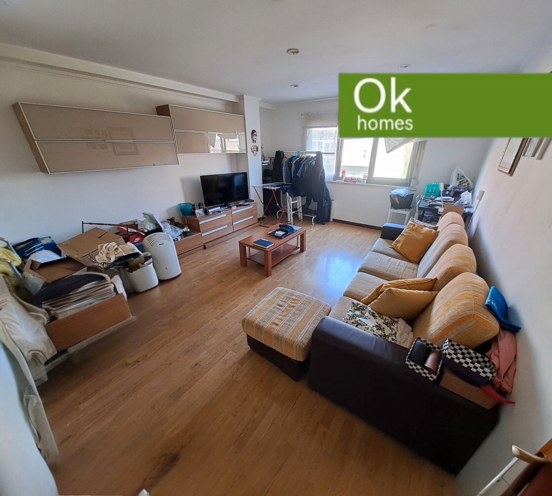 Sala d'estar de Pis en venda en Arteixo amb Calefacció, Traster i Moblat