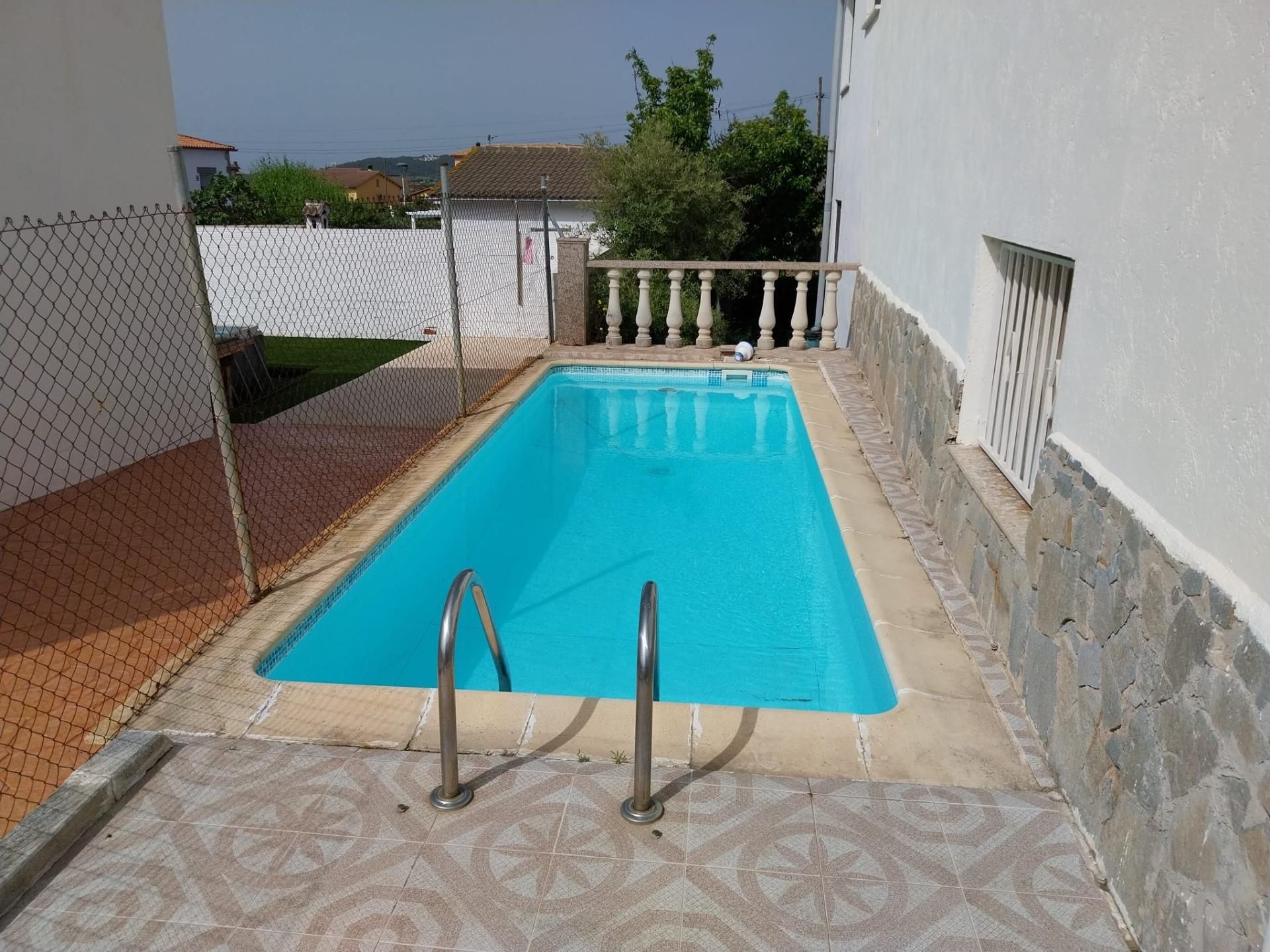 Swimming pool of Single-family semi-detached for sale in El Vendrell  with Heating, Private garden and Terrace