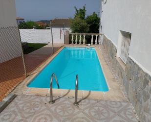 Piscina de Casa adosada en venda en El Vendrell amb Calefacció, Jardí privat i Terrassa