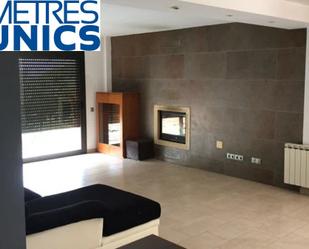 Sala d'estar de Casa o xalet en venda en Arenys de Munt amb Calefacció, Jardí privat i Terrassa