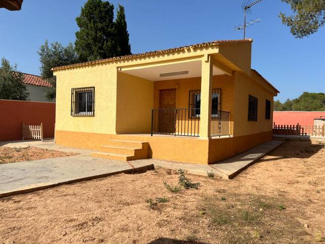 Casa-chalet en Alquiler en Urbanizaciones