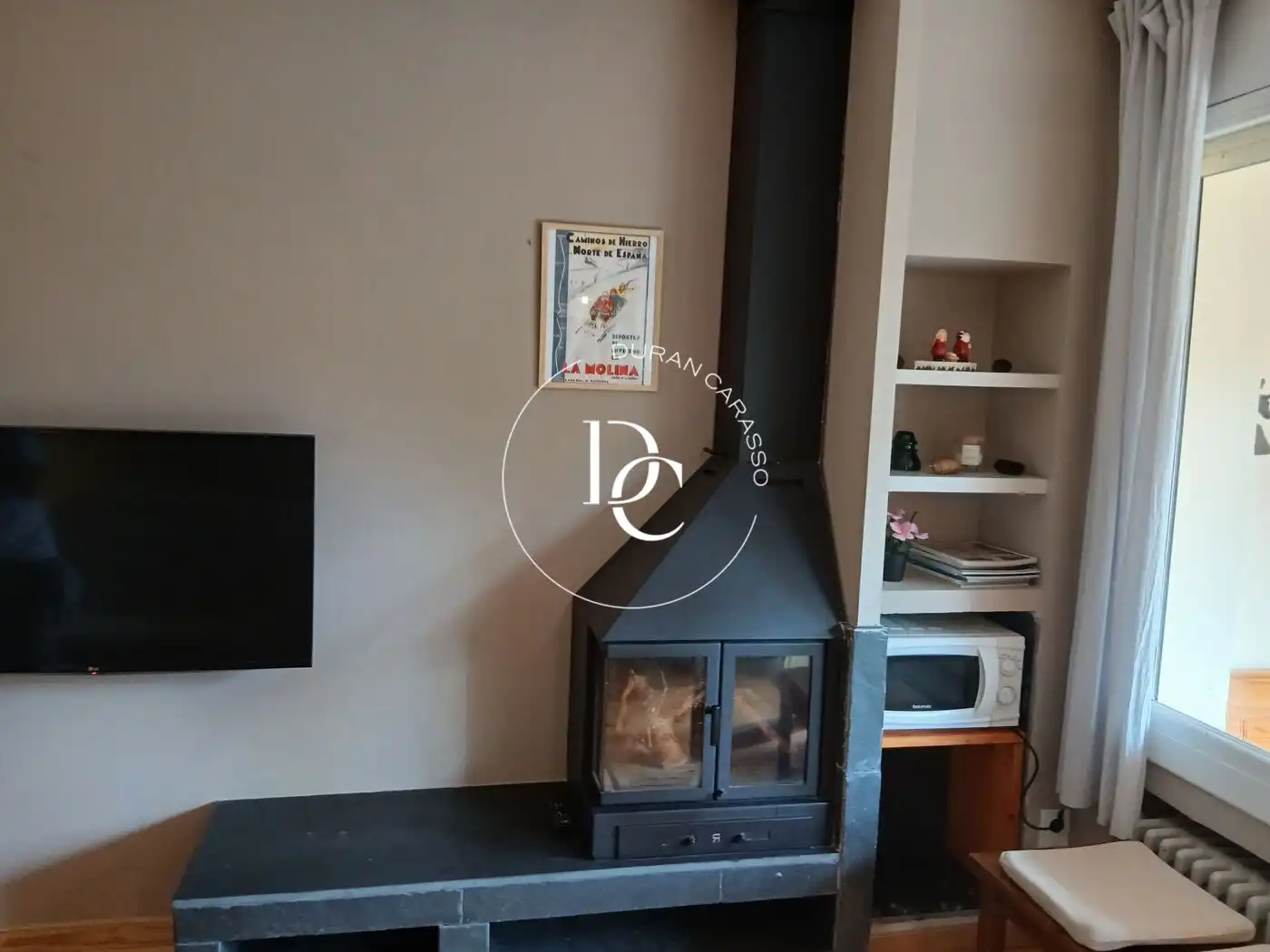 Wohnzimmer von Wohnung zum Verkauf in Alp mit Heizung, Privatgarten und Terrasse