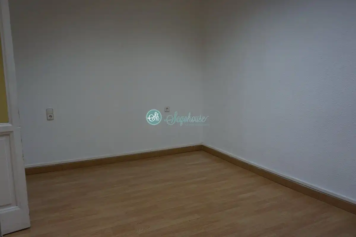 Piso en venta en Segovia con Calefacción, Parquet y Terraza