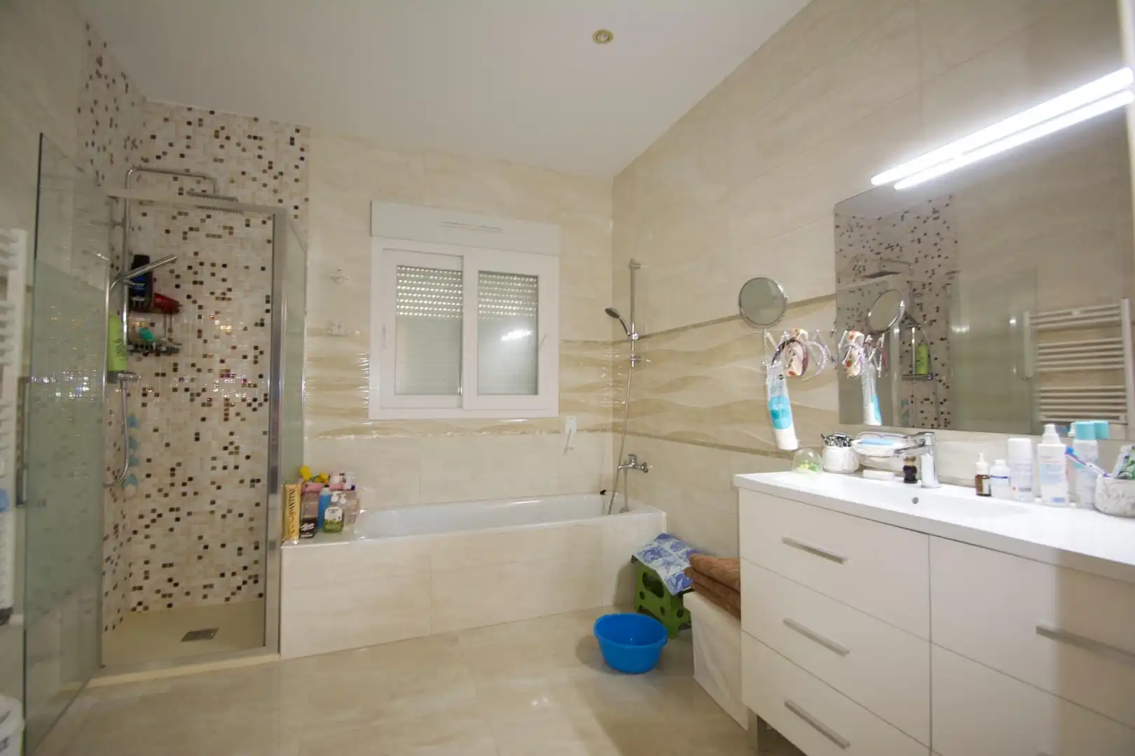 Badezimmer von Haus oder Chalet zum Verkauf in Orihuela mit Klimaanlage, Heizung und Privatgarten