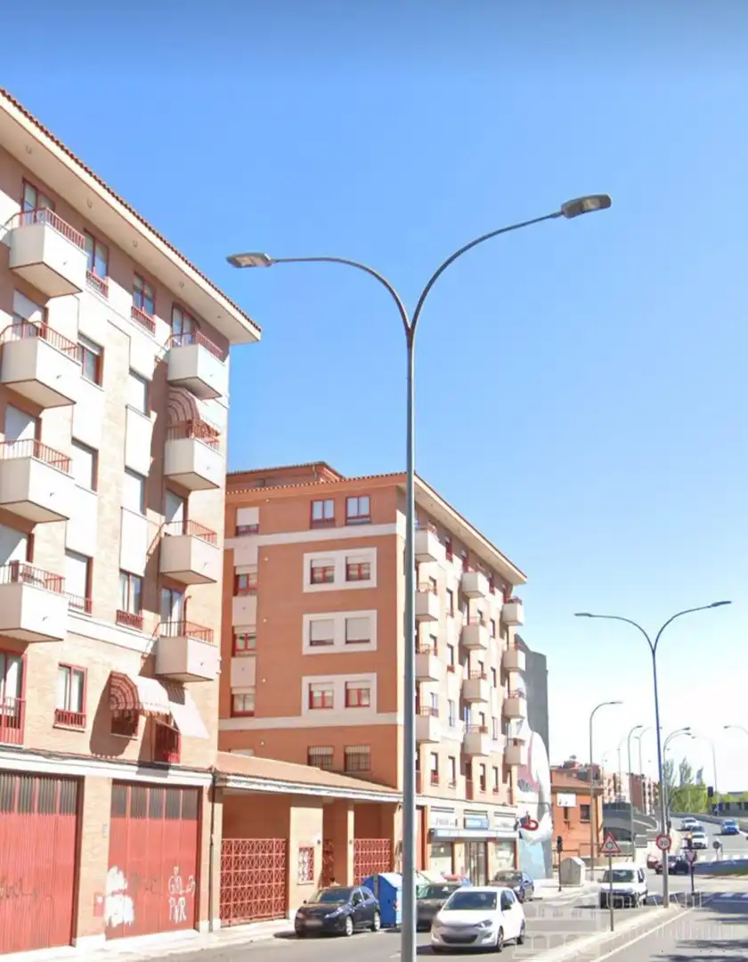 Vista exterior de Piso en venta en Salamanca Capital con Calefacción, Parquet y Terraza