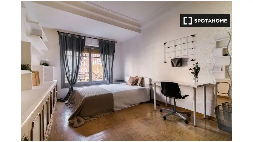Bedroom of Flat for share in Madrid  with Air Conditioner, Heating and Furnished