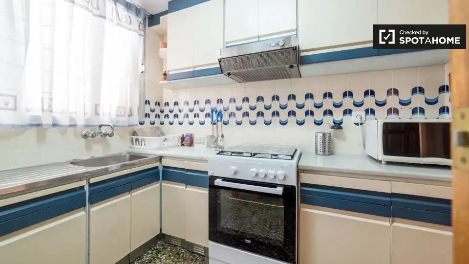Cocina de Piso de alquiler en Valencia con Aire acondicionado, Calefacción y Amueblado