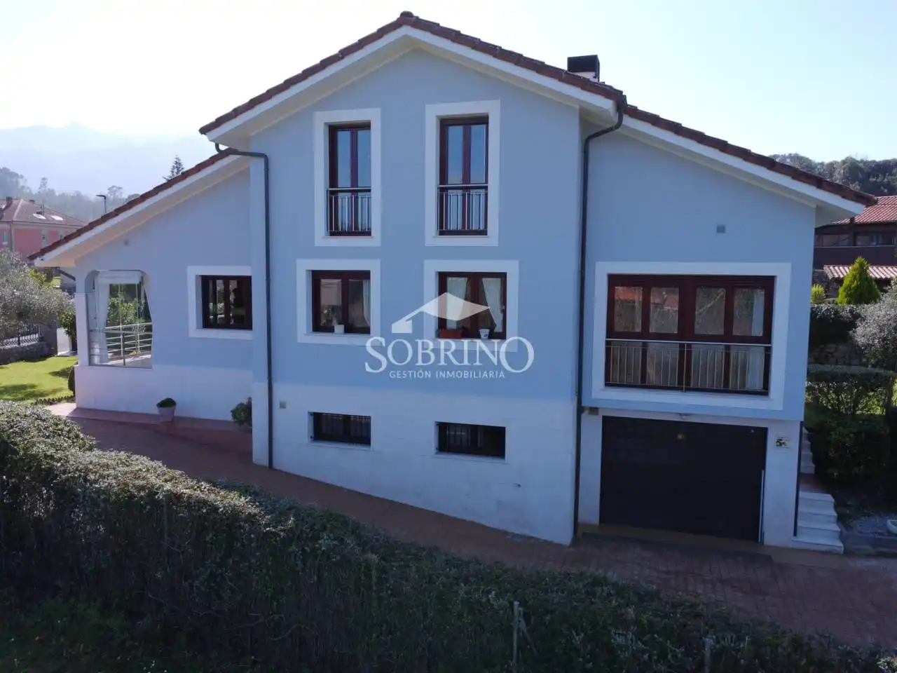 Vista exterior de Casa o xalet en venda en Llanes amb Calefacció, Jardí privat i Terrassa