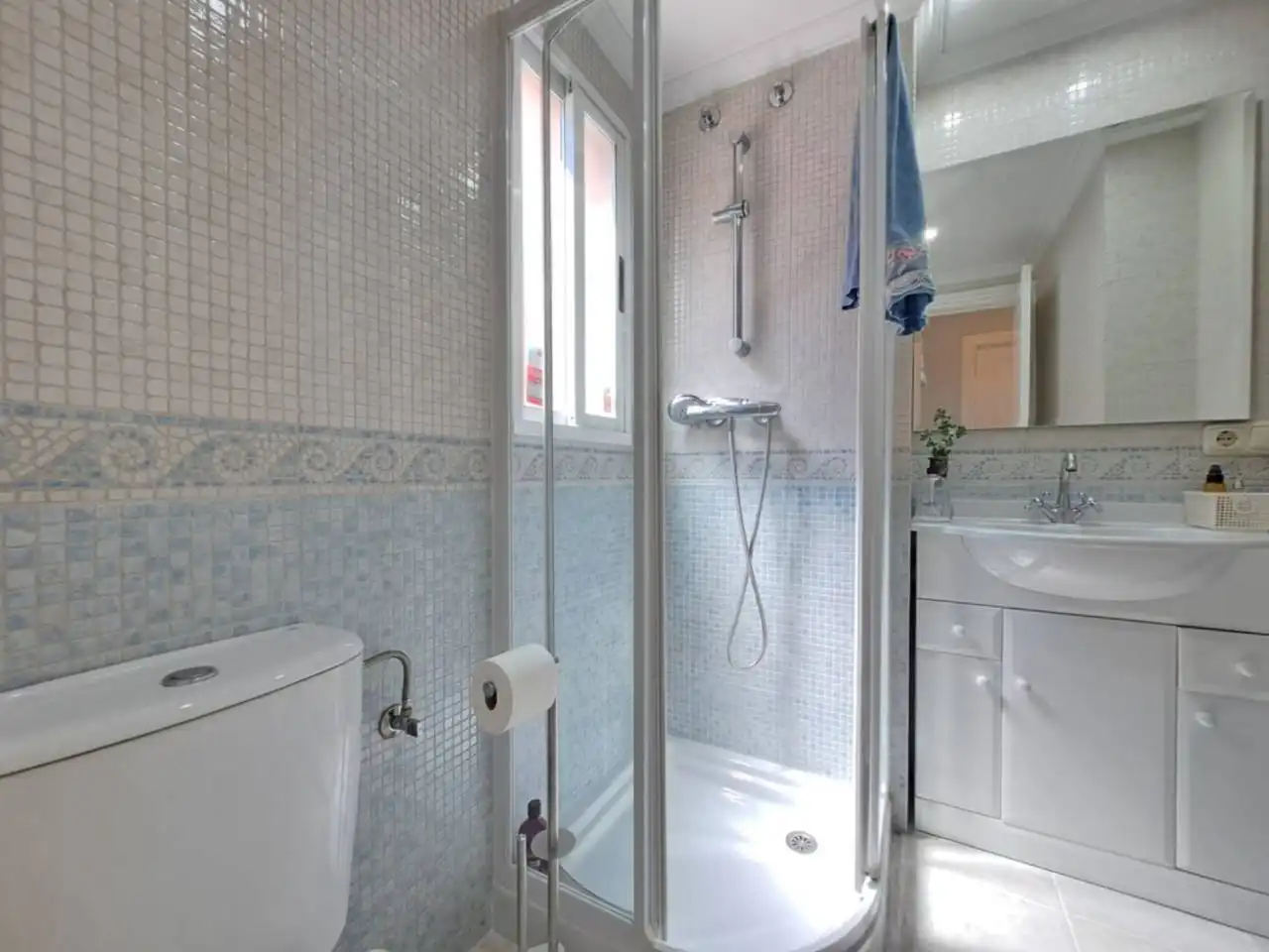 Bathroom of Flat for sale in Burgos  with Heating, Terrace and Alarm