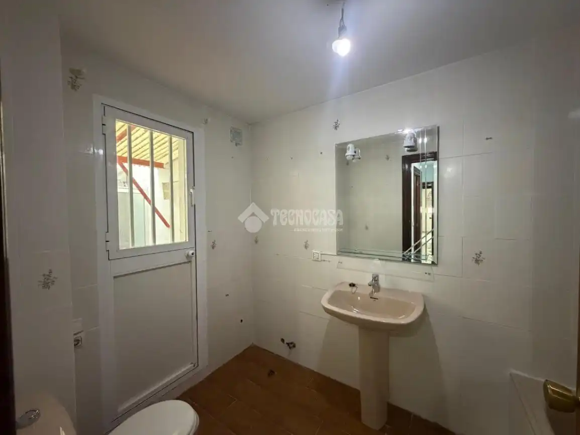 Badezimmer von Wohnung zum Verkauf in Torreblascopedro mit Klimaanlage