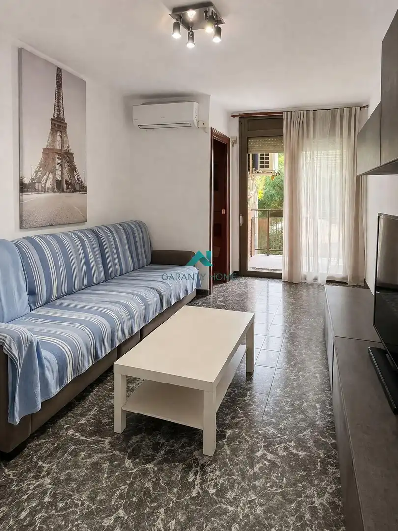 Sala de estar de Planta baja en venta en Santa Coloma de Gramenet con Aire acondicionado y Balcón