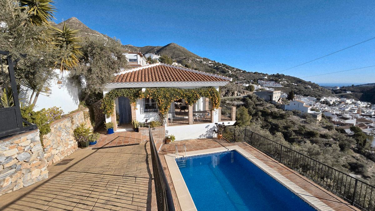 Vista exterior de Casa o chalet en venta en Cómpeta con Aire acondicionado, Jardín privado y Terraza