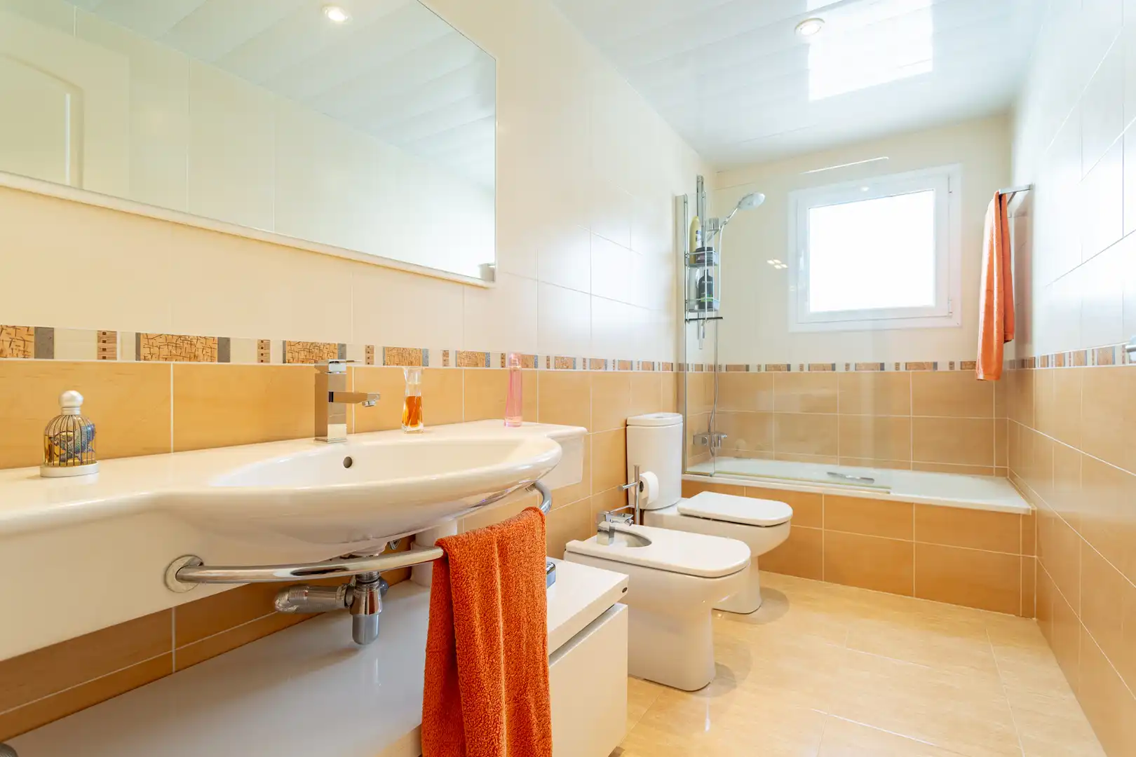 Baño de Casa adosada en venta en Torredembarra con Aire acondicionado, Calefacción y Jardín privado