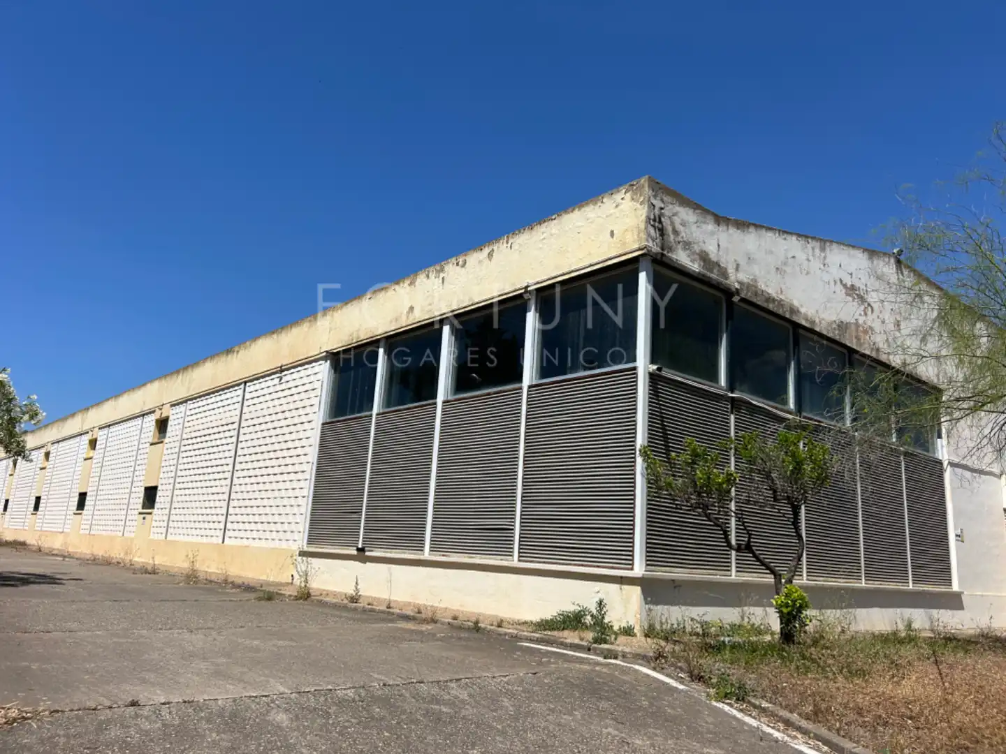 Vista exterior de Nave industrial en venta en Málaga