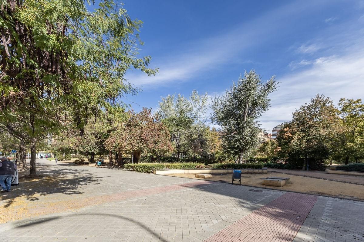 Vista exterior de Pis en venda en  Granada Capital amb Aire condicionat, Calefacció i Alarma